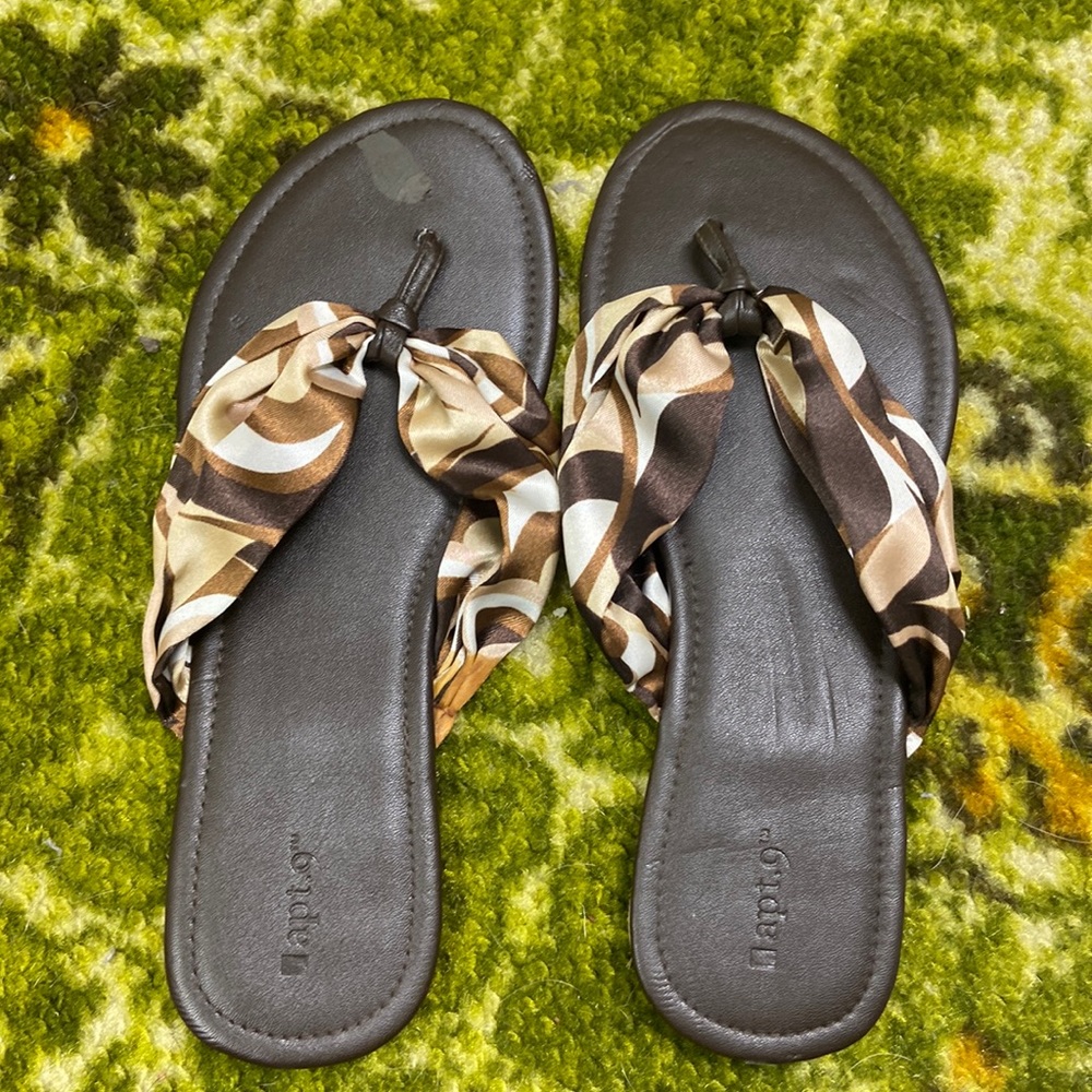 Apt 9 flip flops